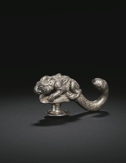 A RARE AND UNUSUAL SMALL SILVER GARMENT HOOK, HAN DYNASTY (206 BC-AD 220)
