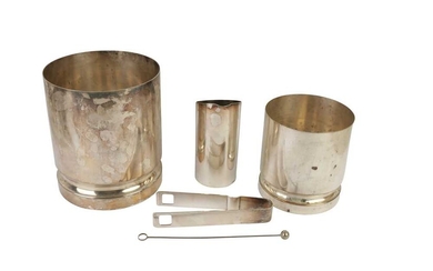 A SILVER PLATED ICE BUCKET, 20TH CENTURY