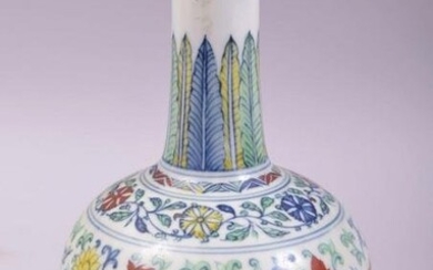 A SMALL CHINESE DOUCAI PORCELAIN BOTTLE VASE, painted