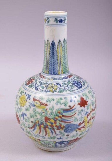 A SMALL CHINESE DOUCAI PORCELAIN BOTTLE VASE, painted