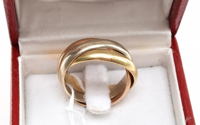 A TRINITY RING BY CARTIER IN 18CT TRI-COLOUR GOLD, SIZE O, BOXED (NUMBERED D1274 - SIZE 57)