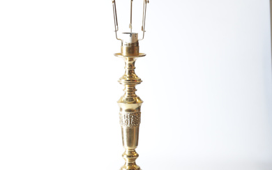 A brass table lamp, 20th century.