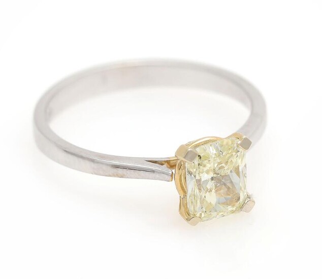 NOT SOLD. A diamond ring set with a cushion-cut diamond weighing app. 1.25 ct., mounted in 14k gold and white gold. Size 54. – Bruun Rasmussen Auctioneers of Fine Art