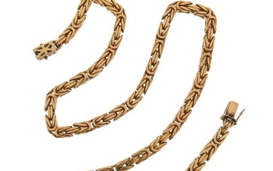 A fancy-link gold necklace, 58cm long, 120g