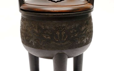 A large Ding tripod censer with wooden base and lid with jade 'toad' finial