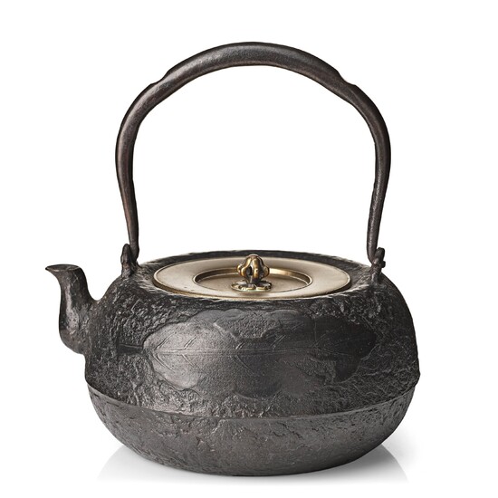 A large cast iron tea pot with cover, Japan, Meiji period (1868-1912). Interior of cover with signature.
