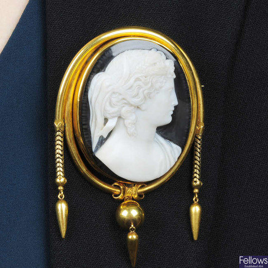 A late Victorian 18ct gold onyx cameo brooch, depicting