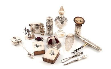 A mixed lot of small silver items, comprising:...