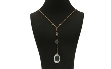 A necklace set with an oval-cut topaz weighing app. 69 ct. and ten cabochon quartz and beryls, mounted in 14k gold. L. 84 cm.