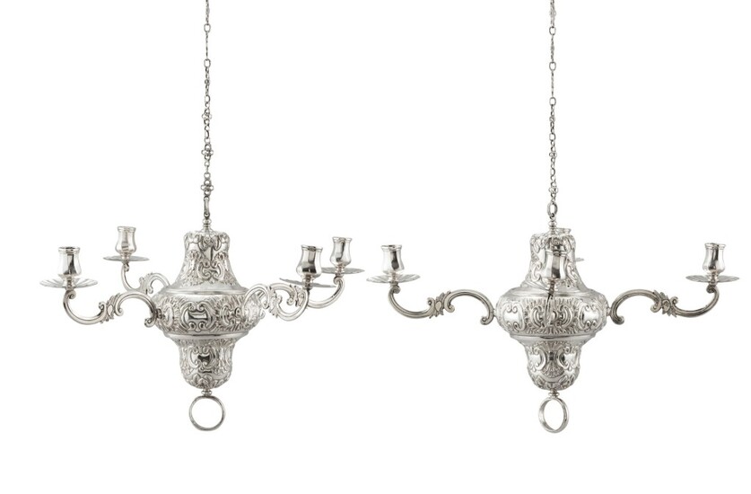 A pair of Spanish four-light silver chandeliers, José de Escobedo, Valladolid, circa 1770 | Paire de lustres à quatre branches en argent par José de Escobedo, Valladolid, vers 1770