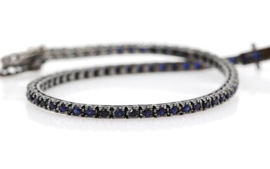 SOLD. A sapphire bracelet set with numerous sapphires weighing a total of app. 2.14 ct., mounted in 18k black rhodium plated white gold. L. app. 18 cm. – Bruun Rasmussen Auctioneers of Fine Art
