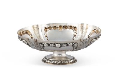 A silver footed cup in the style of the 17th century, Germany, circa 1900 | Coupe sur pied en argent dans le style du XVIIe siècle, Allemagne, vers 1900