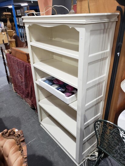 A white painted oak bookcase, made in USA Height 164cm x Width 95cm x Depth 39cm