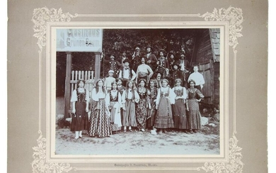 AN ANTIQUE RUSSIAN PHOTOGRAPH W. GROUP OF GYPSIES