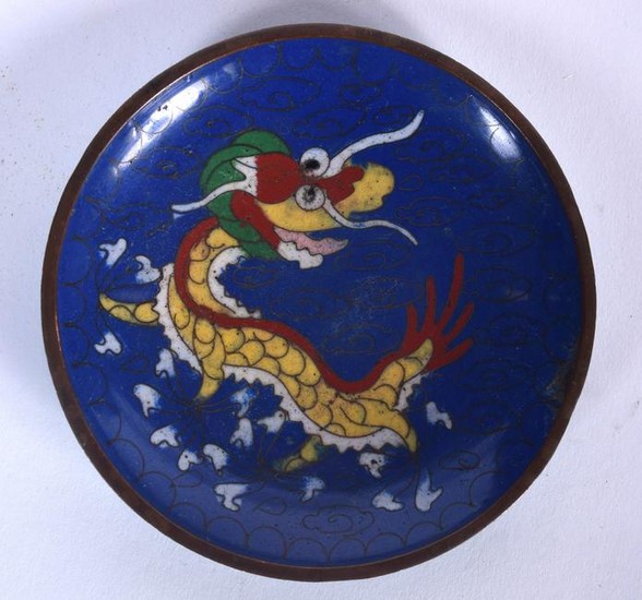 AN EARLY 20TH CENTURY CHINESE CLOISONNE ENAMEL PIN