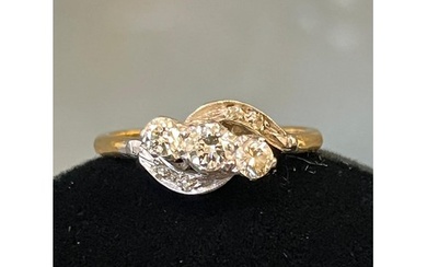An 18ct gold three stone diamond dress ring of crossover des...