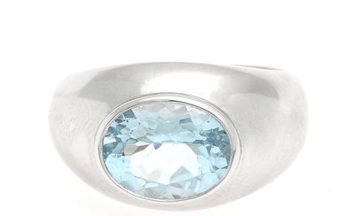 An aquamarine ring set with an oval-cut aquamarine, mounted in 18k white gold. Size 53.
