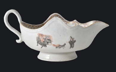 An unusual Chinese sépia and en grisaille “Fortune Teller” sauceboat. - Porcelain - China - Qianlong (1736-1795)
