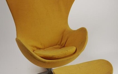 Arne Jacobsen Egg Chair and Ottoman for Fritz Hansen