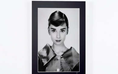 Audrey Hepburn 1957 - Fine Art Photography - Luxury Wooden Framed 70X50 cm - Limited Edition Nr 02 of 30 - Serial ID - Original Certificate (COA), Hologram Logo Editor and QR Code