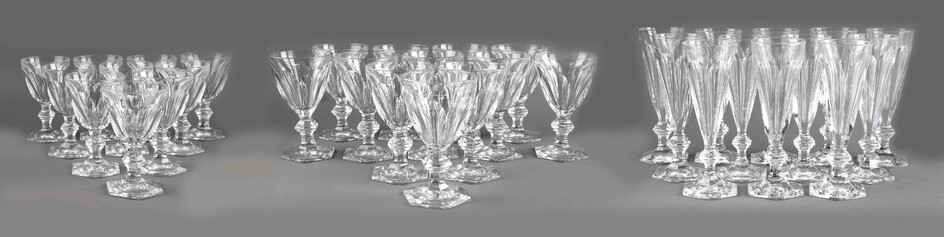 BACCARAT - Partie de service de verres en cristal “Harcourt” comprenant 12 flûtes à champagne,...