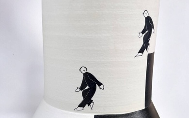BITOSSI Vase en céramique blanche et noire avec scénette "l'escalier" . H : 20 cm