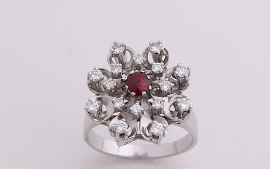Beautiful gold ring, 585/000, with diamond and ruby.