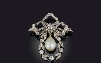 Broche en perles naturelles et diamants, vers 1910, conçue dans le style "guirlande", composée d'un...