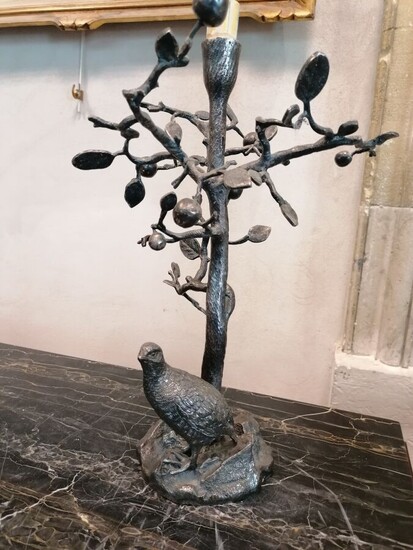 Bronze formant pied de lampe décor d'une perdrix, signé VALENTI