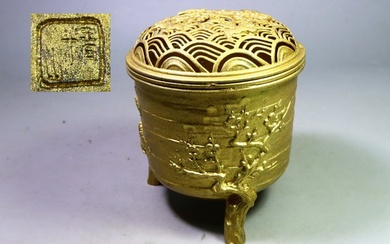 Bronze, metal alloy - 'Seizan' 精山 - Censer, Incense burner Pine bamboo plum pattern decoration - Shōwa period (1926-1989) (No Reserve Price)