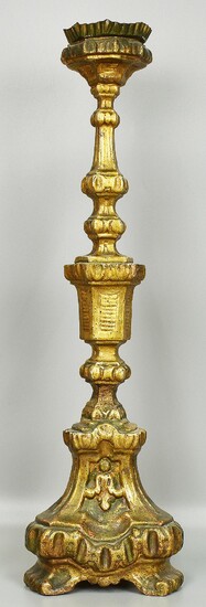 CANDELIERE IN LEGNO candeliere in legno scolpito e dorato h 63 cm Italia, XIX...