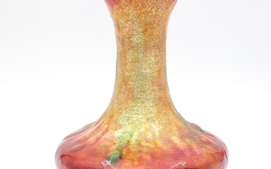 C.FAURE (1874-1956) à LIMOGES, Vase en émail, dégradé de brun, H 10 cm