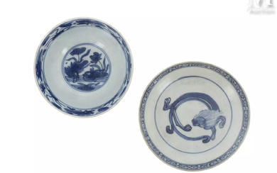 CHINE, Dynastie Ming Ensemble de deux pièces en porcelaine