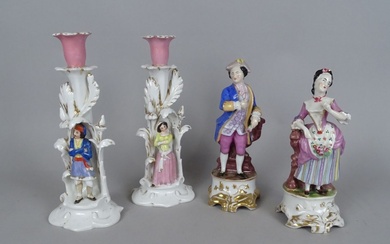 Céramique: porcelaine Louis-Philippe milieu 19eS: paire de bougeoirs a/ couple H:28cm et couple de personnages...