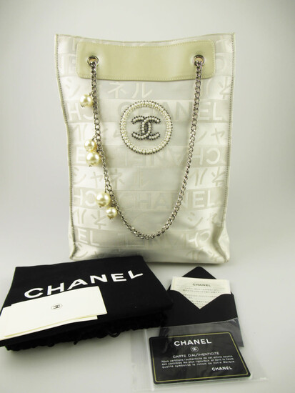 Chanel Ginza bag in white canvas