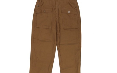 Chloé: A pair of brown pants with two pockets on the front, two padded backpockets and buttons on the sides. Size 44 (FR)