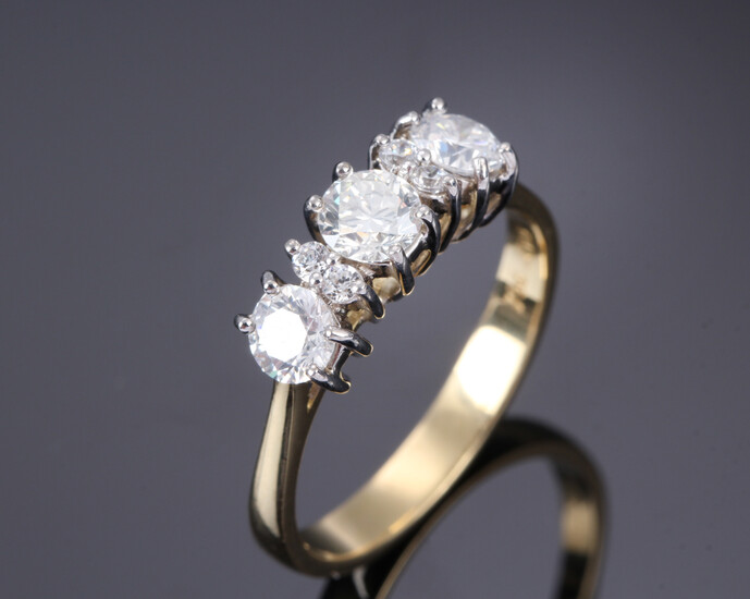 Diamond ring in 18K white gold adorned with...