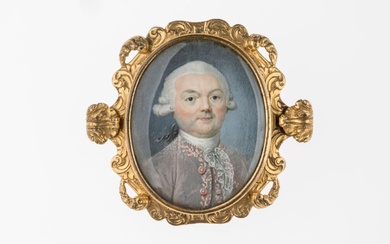 ECOLE FRANCAISE du XVIIIème siècle. Portrait d'homme à la perruque et en habit rose. Miniature...