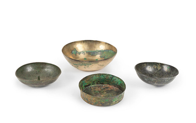 Ensemble de quatre coupes en bronze, Proche-Orient ancien Ve siècle...