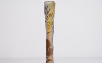 Etablissements GALLE, Vase soliflore en verre dégagé à l'acide. H : 20 cm