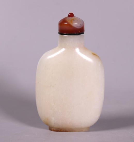 Fine Chinese 18 Century White Jade Snuff Bottle