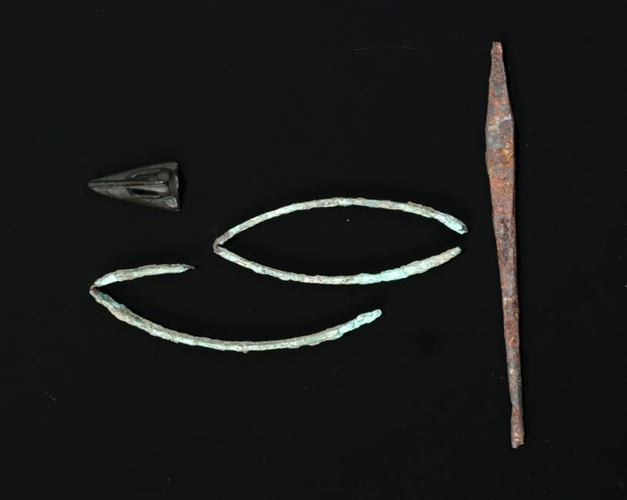 Four Near Eastern Bronze & Iron Items