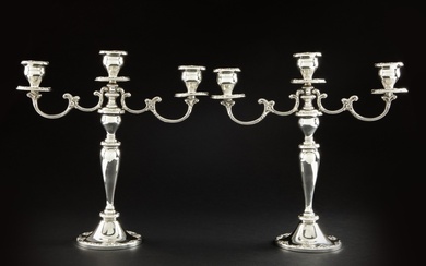 GORHAM paar Amerikaanse late Art Deco-tafelkandelaars met afneembare kroon voor drie kaarsen...