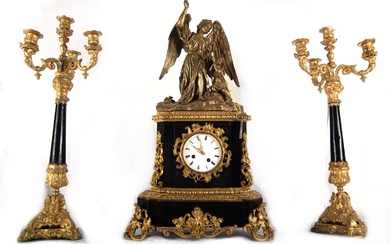 Garniture Napoléon III représentant l'ange Gabriel avec deux chandeliers, seconde moitié du XIXe siècle Dimensions...