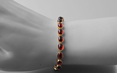 Gilt red line bracelet set with garnet cabochon, clasp with a safety