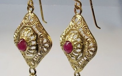 Goldschmiede-Anfertigung - 14 kt. Yellow gold - Earrings - 0.50 ct Ruby - white cultured pearls