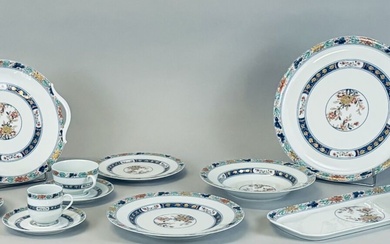 LIMOGES, Raynaud & Cie. Partie de service en porcelaine modèle « koutani » à décor...