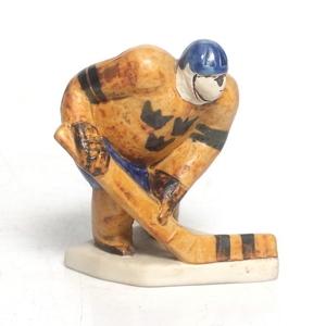 Lot-Art | LISA LARSON. Figurin, stengods, ishockeyspelare