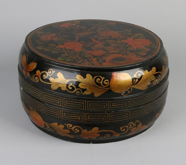 Large antique Japanese / Chinese lacquer box with