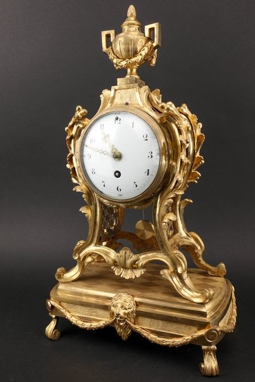 Large carved bronze clock clock (1st period) - Touw regulatie - Bronze (gilt/silvered/patinated/cold painted) - 19th century